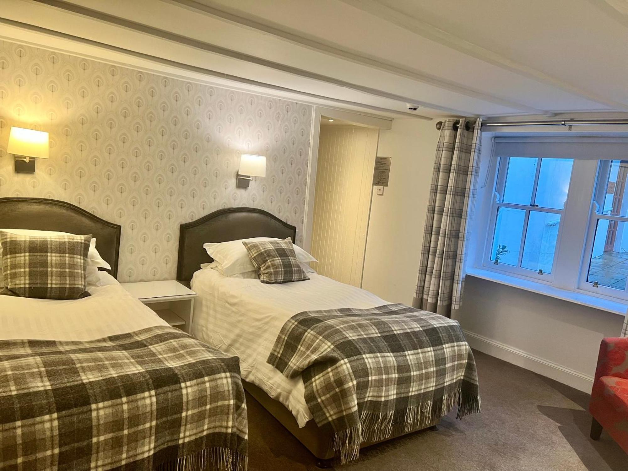 Selkirk Arms Hotel Керкубри Экстерьер фото